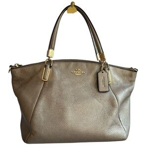 Coach ​Kelsey Leather Satchel. In Pebble Silver metallic.GUC.‎ Style 34493